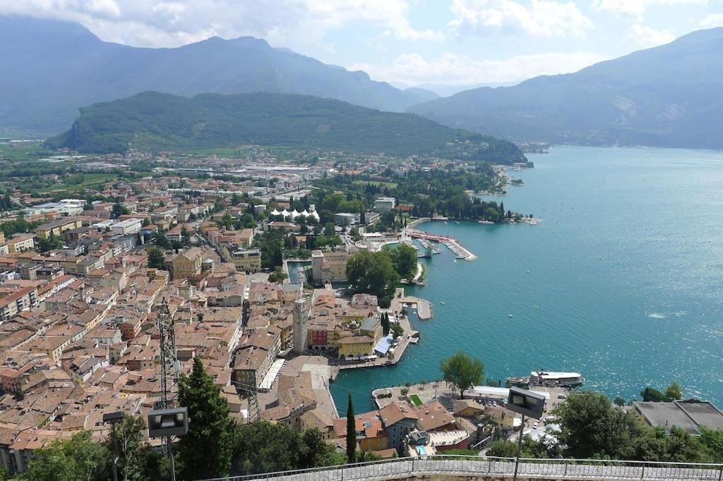 Casa Filippo Large 3 Room Apartment, Close To The Beach, Free Wifi Internet Riva del Garda Buitenkant foto