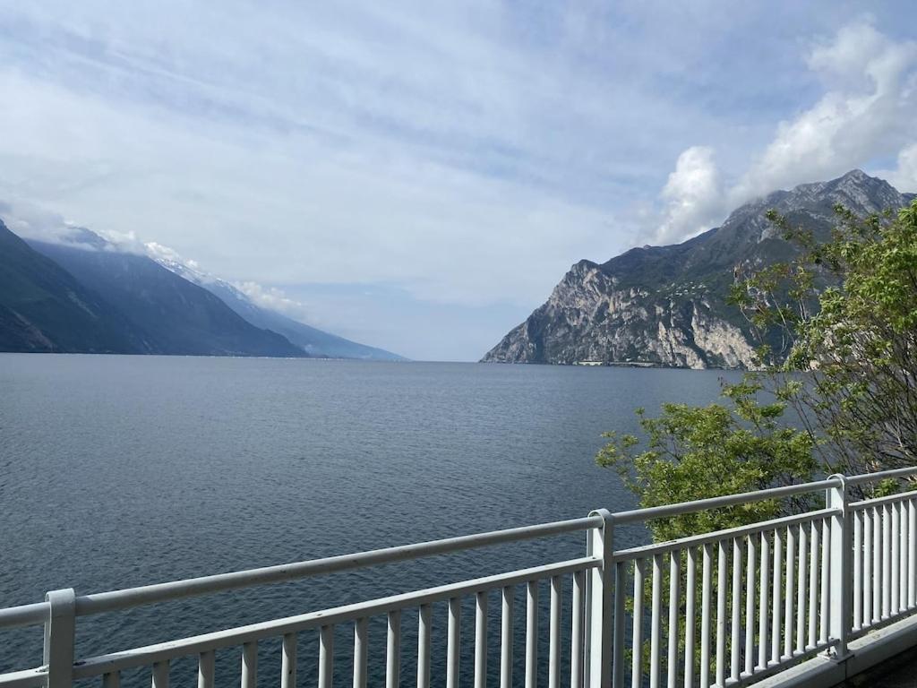 Casa Filippo Large 3 Room Apartment, Close To The Beach, Free Wifi Internet Riva del Garda Buitenkant foto